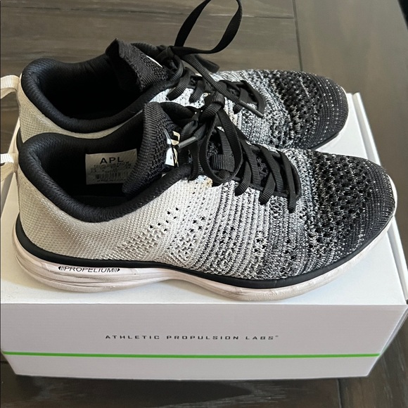 Knit APL Women’s techloom pro 7.5 black heather grey white workout sneakers gym - Picture 4 of 11